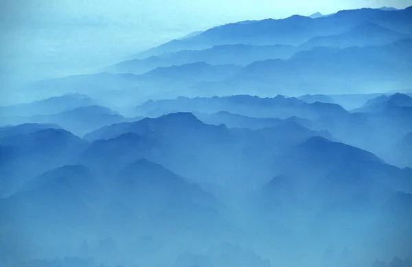 1996年2月3日 東アジアの雲南省麗江市の西の航空機から山の風景 中国雲南省1996年3月 — ストック写真