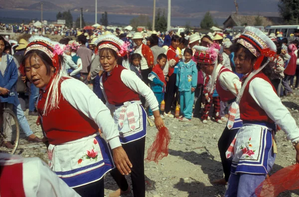 Minoría China Personas Traje Tradicional Festival Primavera Cerca Ciudad Dalí —  Fotos de Stock