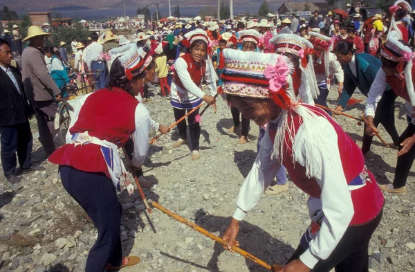 Minoría China Personas Traje Tradicional Festival Primavera Cerca Ciudad Dalí —  Fotos de Stock