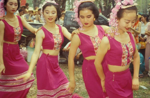 Традиционный Танец Весеннем Водном Фестивале Недалеко Города Цзинхун Сишуанбанне Регионе — стоковое фото