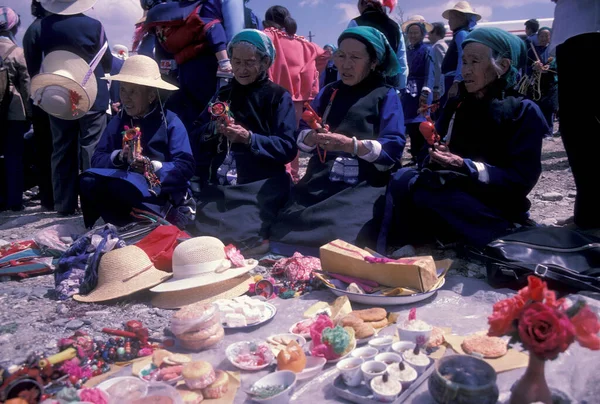 Minorité Chinoise Peuple Costum Traditionnel Lors Festival Printemps Près Ville — Photo