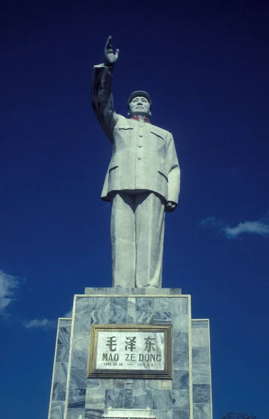 Άγαλμα Του Μάο Τσεττούνγκ Στην Πόλη Lijiang Στην Επαρχία Γιουνάν — Φωτογραφία Αρχείου