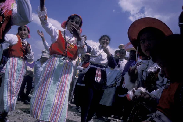 Народ Меншості Традиційному Костюмі Весняному Фестивалі Біля Міста Далі Озері — стокове фото