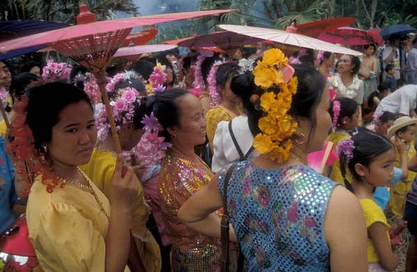 Hagyományos Tánc Tavaszi Vízi Fesztiválon Közel Jinghong Városához Hisuangbannában Kína — Stock Fotó