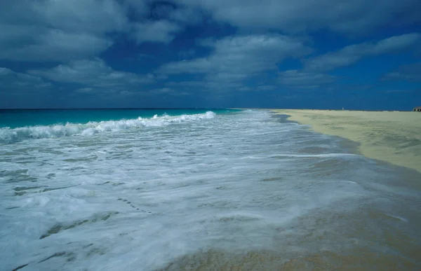 位于非洲佛得角群岛萨尔岛上的圣玛利亚镇的白色沙滩 佛得角 2000年5月 — 图库照片
