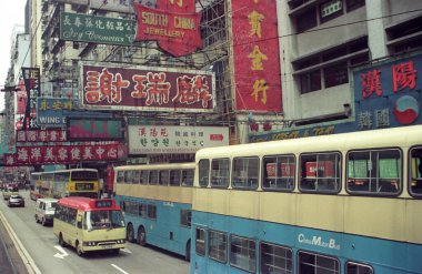 Hong Kong, Hong Kong 'da, Central Hong Kong' da bir Hongkong Çifte Güverte Şehir Otobüsü. Çin, Hong Kong, Mayıs 1997
