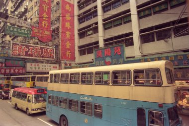 Hong Kong, Hong Kong 'da, Central Hong Kong' da bir Hongkong Çifte Güverte Şehir Otobüsü. Çin, Hong Kong, Mayıs 1997