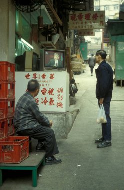 Hong Kong 'un Hong Kong şehrinin Kowloon kentindeki eski Tsim Sha Tsui kasabasında 1997' de Hong Kong 'un baş yöneticisi olan Çinli Tung Chee-hwa. Çin, Hong Kong, Mayıs 1997