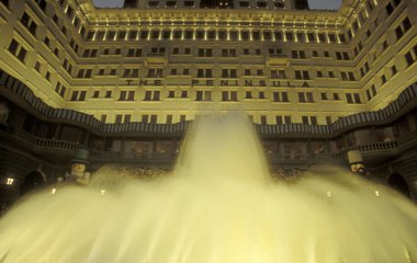 Hong Kong 'daki Kowloon şehrindeki Hotel Peninsula' nın mimarisi. Çin, Hong Kong, Mayıs 1997