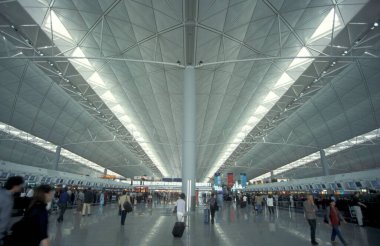 Hong Kong Uluslararası Havalimanı Chek Kap Kok Havaalanı Hong Kong şehrinde. Çin, Hong Kong, Ağustos 1998