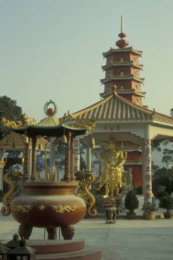 Hong Kong 'daki Pai Tau Köyü' ndeki Po Fook Tepesi 'ndeki Çin 1000 Buda Manastırı. Çin, Hong Kong, Mayıs 1997