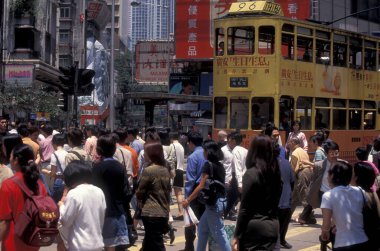 Hong Kong 'un başkenti Hong Kong' da bulunan bir Hongkong tren ve tramvayı. Çin, Hong Kong, Aralık 1997