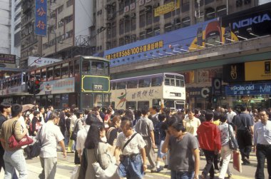 Hong Kong 'un başkenti Hong Kong' da bulunan bir Hongkong tren ve tramvayı. Çin, Hong Kong, Aralık 1997