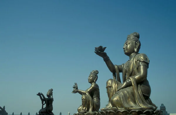 Μνημείο Του Μεγάλου Βούδα Στο Χωριό Ngong Ping Στο Νησί — Φωτογραφία Αρχείου