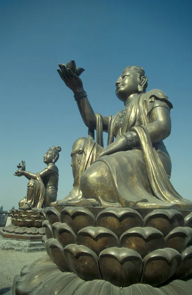 Памятник Большому Будде Деревне Нгонг Пин Острове Лантау Гонконге Китай — стоковое фото