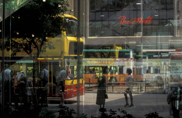 Hong Kong, Hong Kong 'da, Central Hong Kong' da bir Hongkong Çifte Güverte Şehir Otobüsü. Çin, Hong Kong, Mayıs 1997