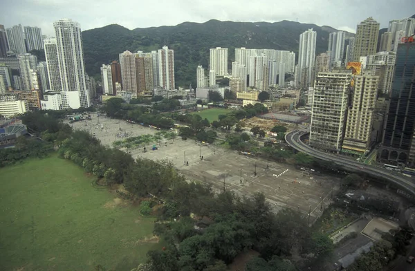 香港城市摩天大楼中的公寓 住宅和公寓位于香港城市的一座摩天大楼中 1999年5月 — 图库照片