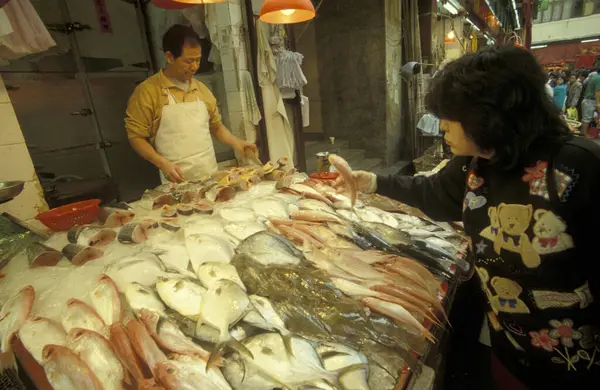 Una Tienda Pescado Una Calle Del Mercado Centro Ciudad Hong —  Fotos de Stock