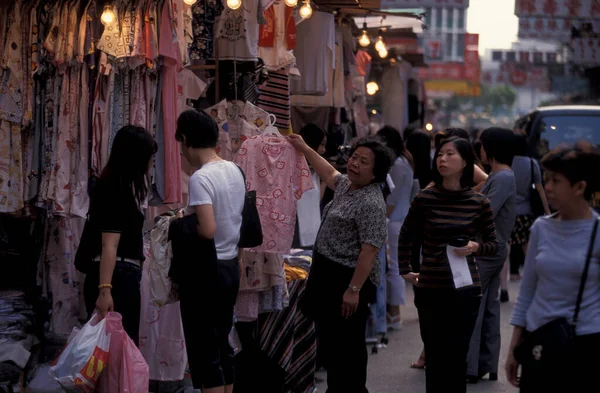 홍콩의 콩시에 거리에 사람들 입니다 China Hongkong December 1997 — 스톡 사진