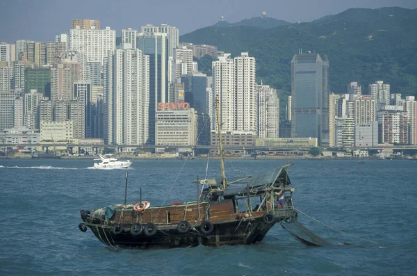 Barco Com Uma Vista Sobre Porto Victoria Frente Skyline Hongkong — Fotografia de Stock