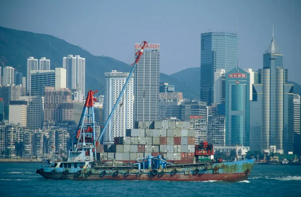 Navio Carga Porto Victoria Frente Skyline Hongkong Central Ponto Vista — Fotografia de Stock