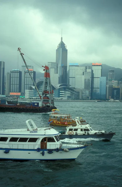 Tráfego Navios Com Vista Para Porto Victoria Frente Skyline Hongkong — Fotografia de Stock