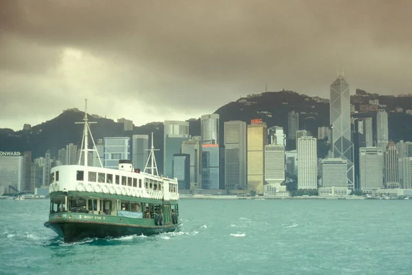 Ferry Estrellas Con Vistas Puerto Victoria Frente Horizonte Hong Kong — Foto de Stock