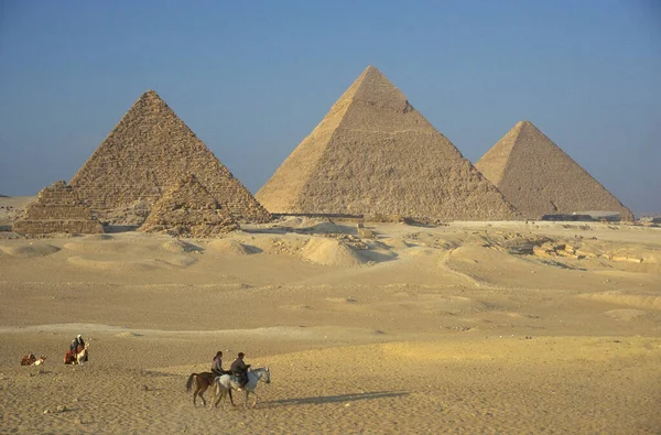 Kuzey Afrika Daki Mısır Başkenti Kahire Yakınlarındaki Giza Piramitleri Mısır — Stok fotoğraf