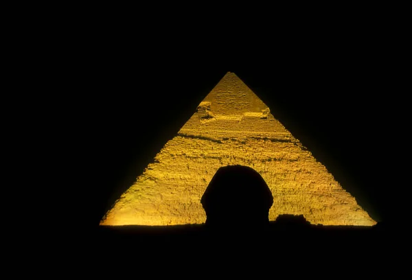 ギザのピラミッドは 北アフリカのエジプトの首都カイロの近くのライトショー エジプト カイロ 2000年3月 — ストック写真