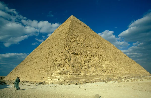 Πυραμίδες Της Γκίζας Κοντά Στην Πόλη Του Καΐρου Στην Πρωτεύουσα — Φωτογραφία Αρχείου