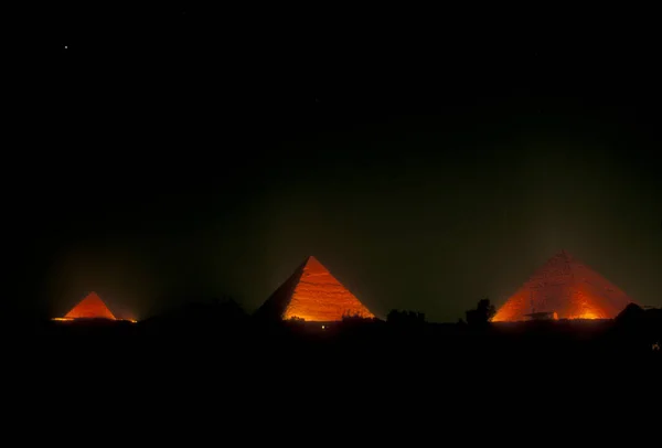 位于埃及首都开罗附近的几座金字塔 位于北非 2000年3月 — 图库照片