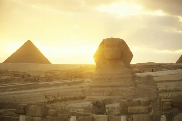 Monumento Esfinge Frente Pirâmides Giza Perto Cidade Cairo Capital Egito — Fotografia de Stock