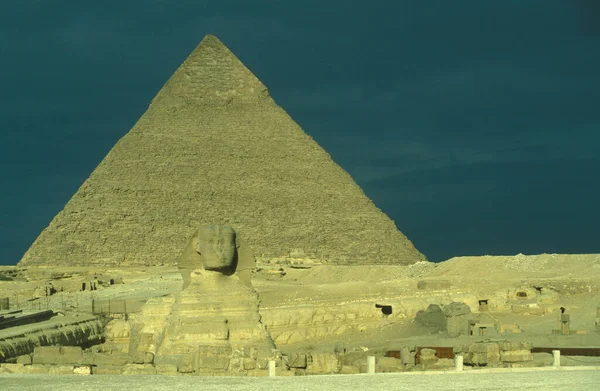 Pomnik Sfinksa Przed Piramidami Gizie Pobliżu Miasta Kair Stolicy Egiptu — Zdjęcie stockowe
