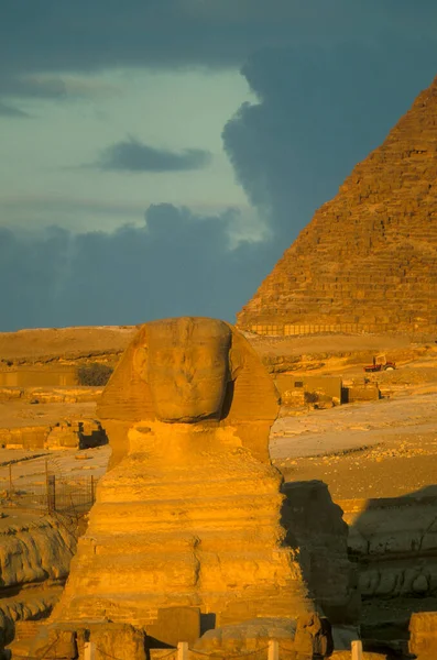 Pomnik Sfinksa Przed Piramidami Gizie Pobliżu Miasta Kair Stolicy Egiptu — Zdjęcie stockowe