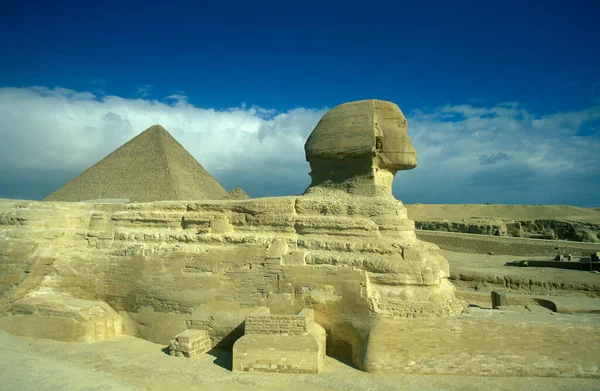 Monument Sphinx Front Pyramids Giza City Cairo Capital Egypt North — Stock Photo, Image
