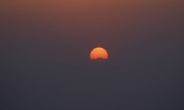 Kuzey Afrika, Mısır, Farafra, Mart 2000 'de Mısır' ın Libya veya batı çöllerindeki Farafra Köyü yakınlarındaki Beyaz Çölde Manzara ve Doğa 'da gün doğumu