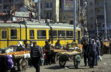 Kuzey Afrika, Mısır, İskenderiye, Mart 2000 'de İskenderiye' de, Akdeniz kıyısında, İskenderiye 'de bir şehir tramvayı veya tren merkezi.