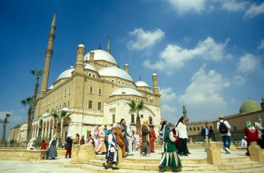 Kahire 'deki Muhammed Ali Camii' nin manzarası Kuzey Afrika 'daki Mısır' ın başkenti. Mısır, Kahire, Mart 2000