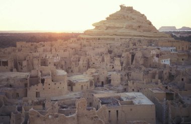 Kuzey Afrika 'nın Libya' daki eski Siwa Köyü ya da Doğu Mısır Çölü. Mısır, Siwa, Mart 2000