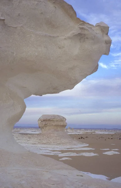 Maisema Luonto Valkoisella Aavikolla Lähellä Farafran Kylää Libyassa Tai Egyptin — kuvapankkivalokuva