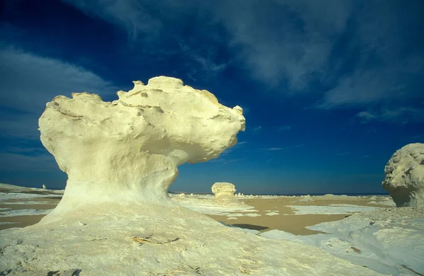 Maisema Luonto Valkoisella Aavikolla Lähellä Farafran Kylää Libyassa Tai Egyptin — kuvapankkivalokuva