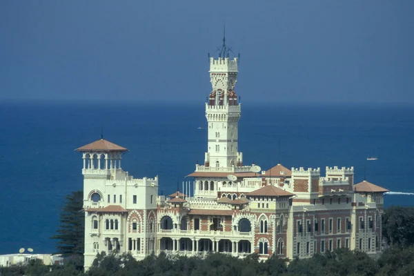 Montazahin Palatsi Rannikolla Corniche Roadilla Alexandrian Kaupungissa Välimerellä Egyptissä Pohjois — kuvapankkivalokuva
