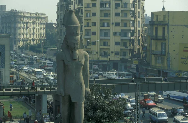 Posąg Ramzesa Placu Ramzesa Dworcu Kolejowym Kairze Stolicy Egiptu Północnej — Zdjęcie stockowe