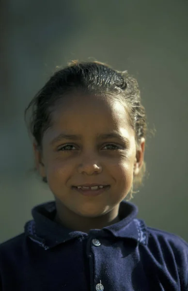 Dziewczyna Mieście Oazie Farafry Libii Lub Estern Pustyni Egiptu Afryce — Zdjęcie stockowe