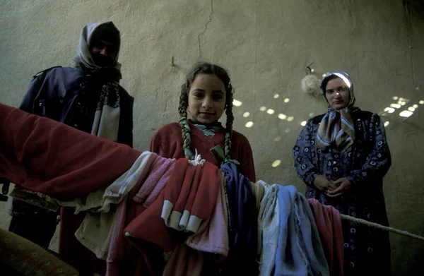Kobiety Rodzina Domu Mieście Oaza Farafra Libii Lub Estern Pustyni — Zdjęcie stockowe