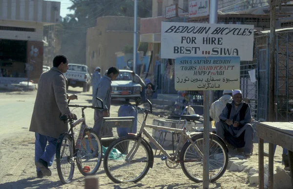 Una Tienda Alquiler Bicicletas Mercado Alimentos Antiguo Pueblo Siwa Desierto — Foto de Stock