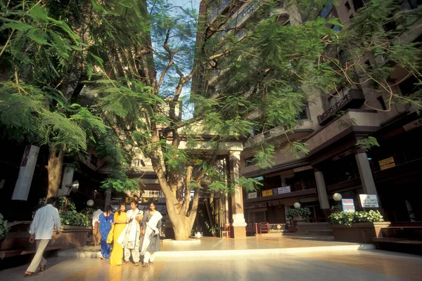 インドのカルナタカ州のバンガロール市内にあるモダンなショッピングモール インド バンガロール 1998年4月 — ストック写真