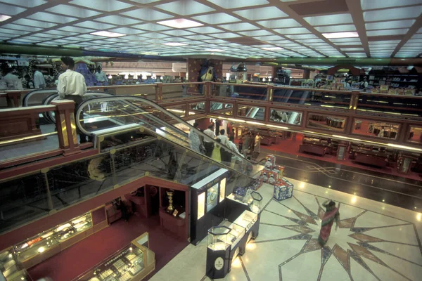 인도의 카르나타카 방갈로르의 도시에서 현대적인 쇼핑몰 사리와 장난감 방갈로르 1998년 — 스톡 사진