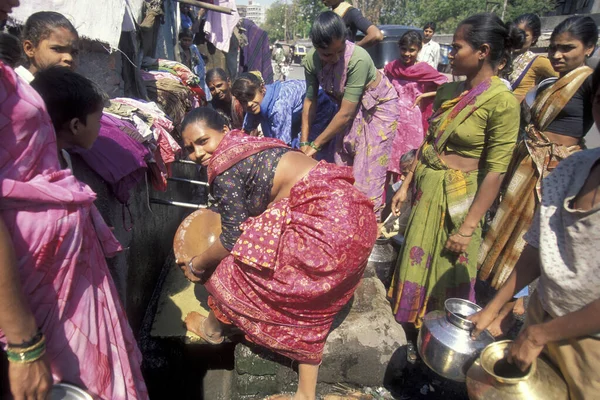 stock image people at a water station and water deep well in the city of Surat in the Province Gujarat in India.  India, Gujarat, April, 1998