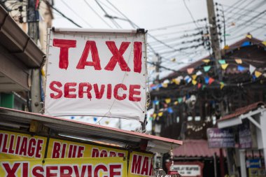 Tayland 'ın Prachuap Khiri Khan iline bağlı Hua Hin şehrinde bir taksi servisi, Hua Hin, Aralık 2023